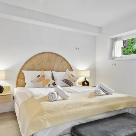 Casa Oasis Ii: Modern, Tv, Nespresso & Thermennaehe Apartment
